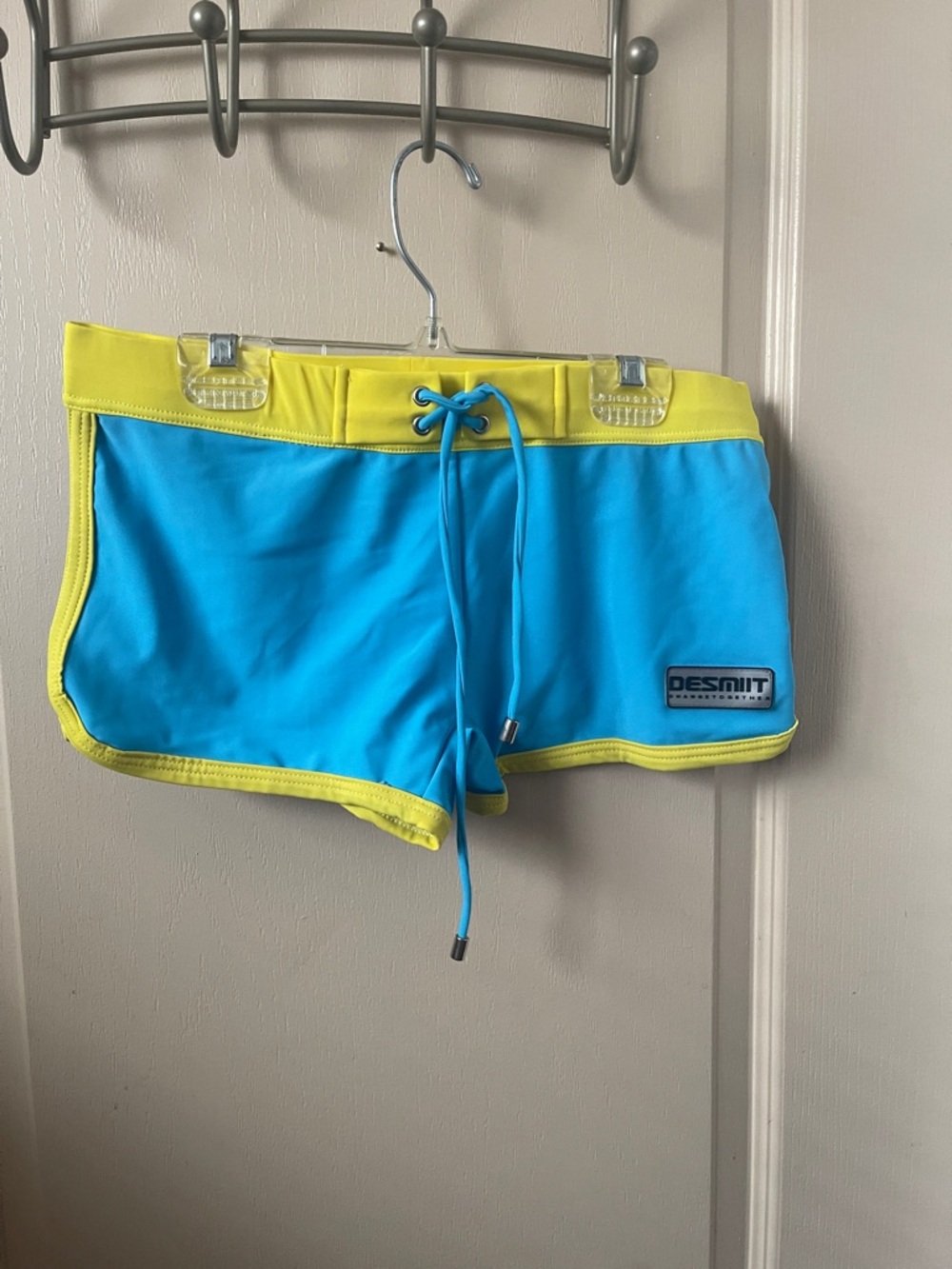 Desmiit Men’s Swim Trunks XL Blue Yellow Square Cut Swim Shorts